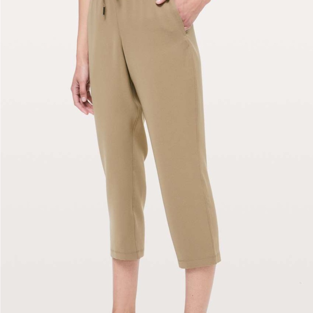 Women's lululemon on the fly Cropped Pants